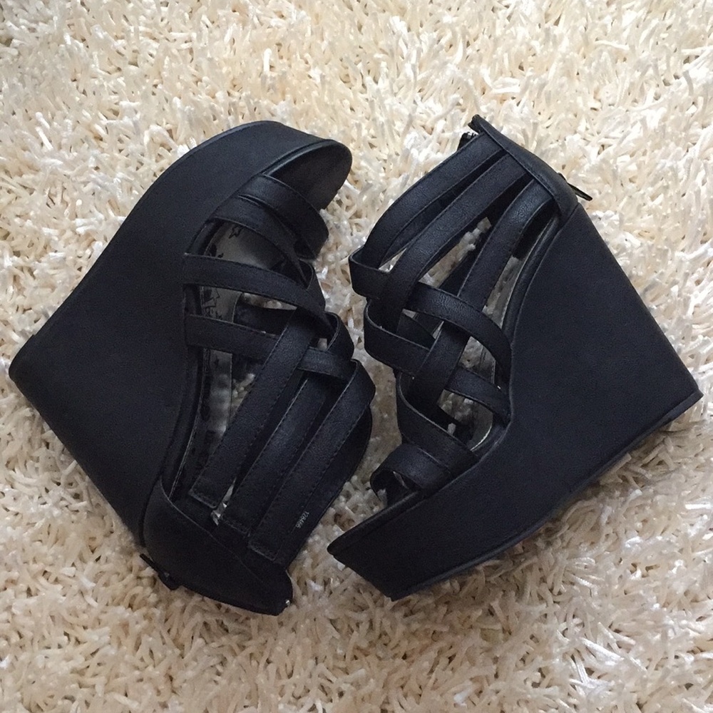 Wedge shoes. Size 9